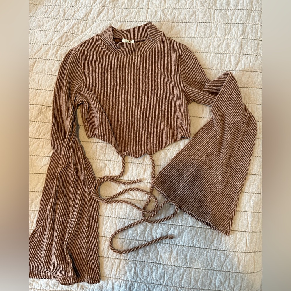 Crop top with bell sleeves - Desert Down Ranch Wear